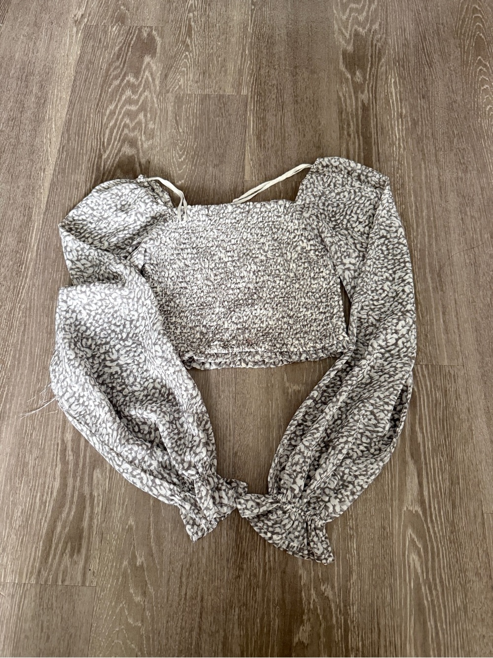 Smocked Square-Neck Crop Top in Light Gray Floral Size XS